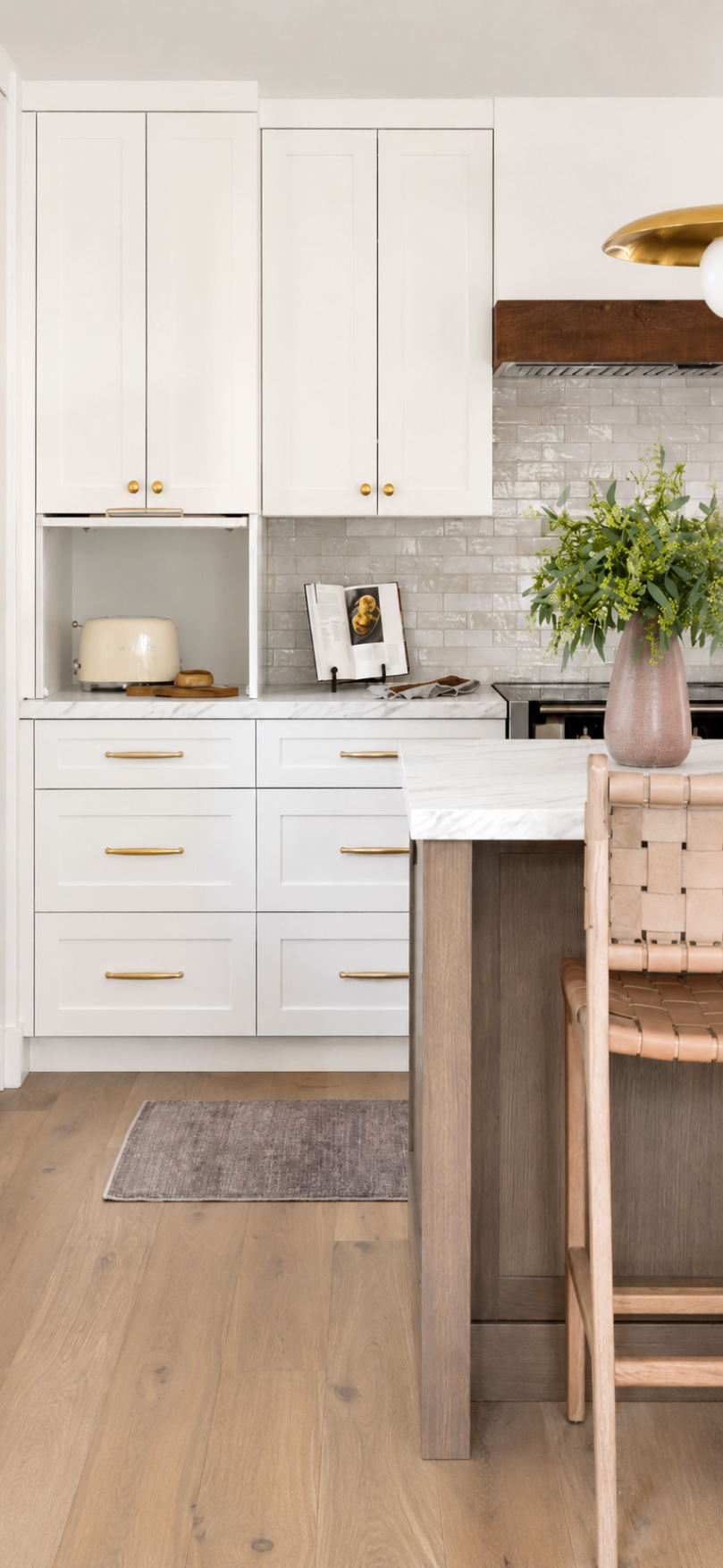 Cozy minimalist kitchen with warm accents — R. Da Silva Construction kitchens project, Marin County & East Bay